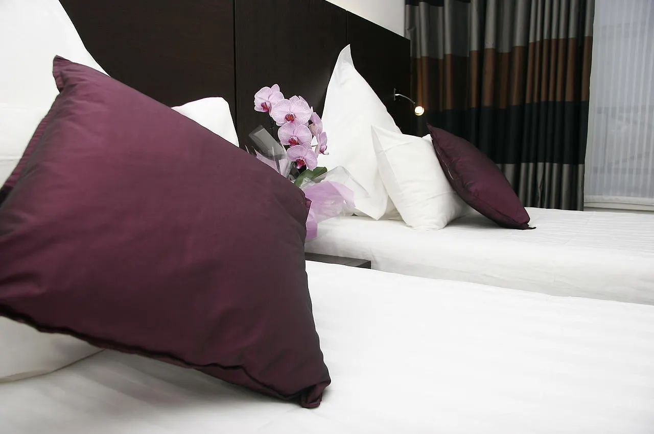 55 Hotel Montparnasse Paris